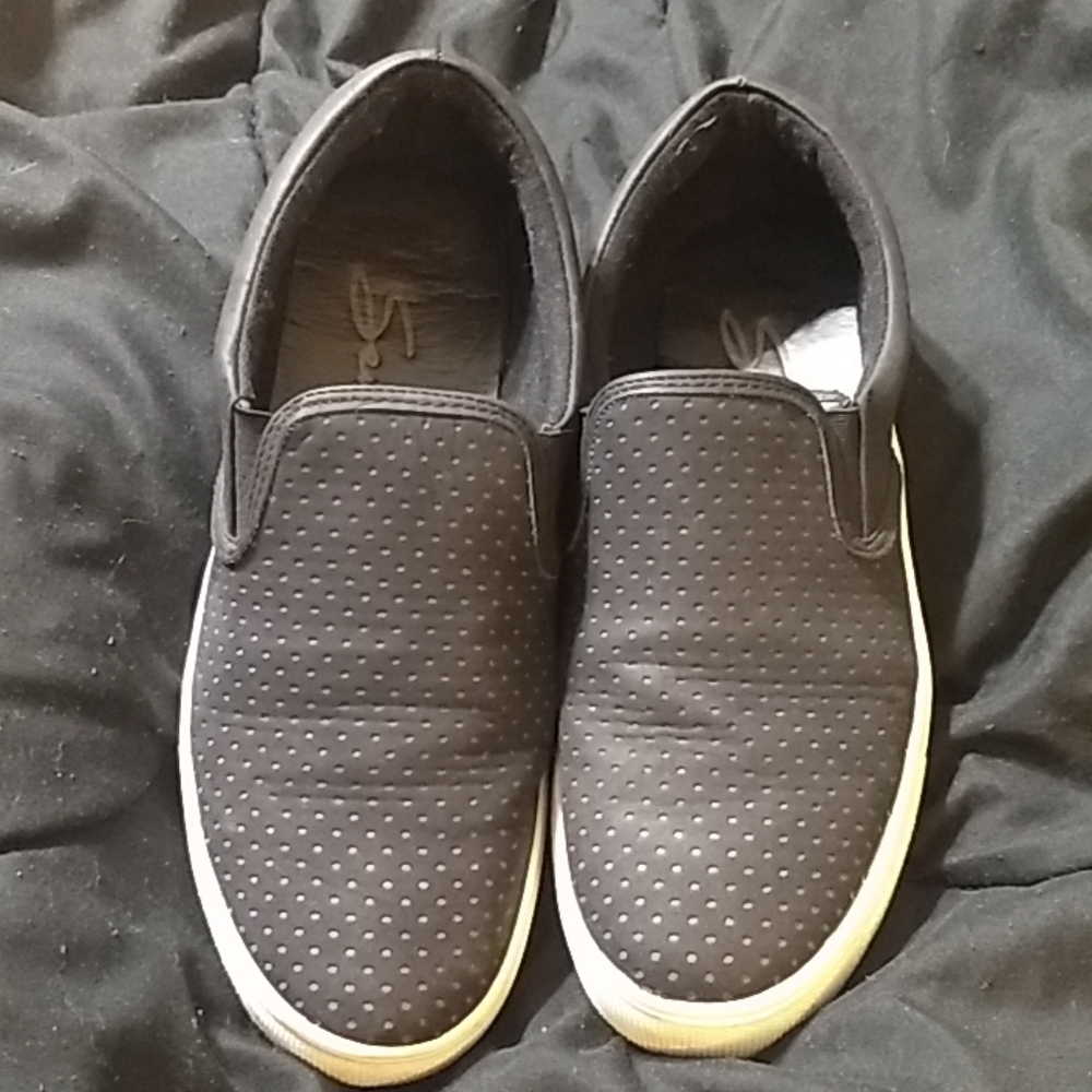 Seven7 slip on sneakers size 9 black